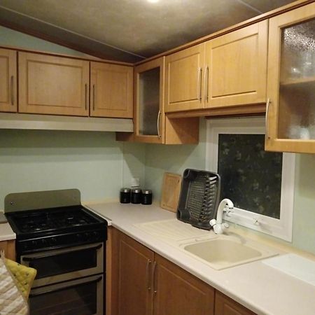 Lovely 3 Bedroom 8 Berth Caravan In Rhyl Exterior photo
